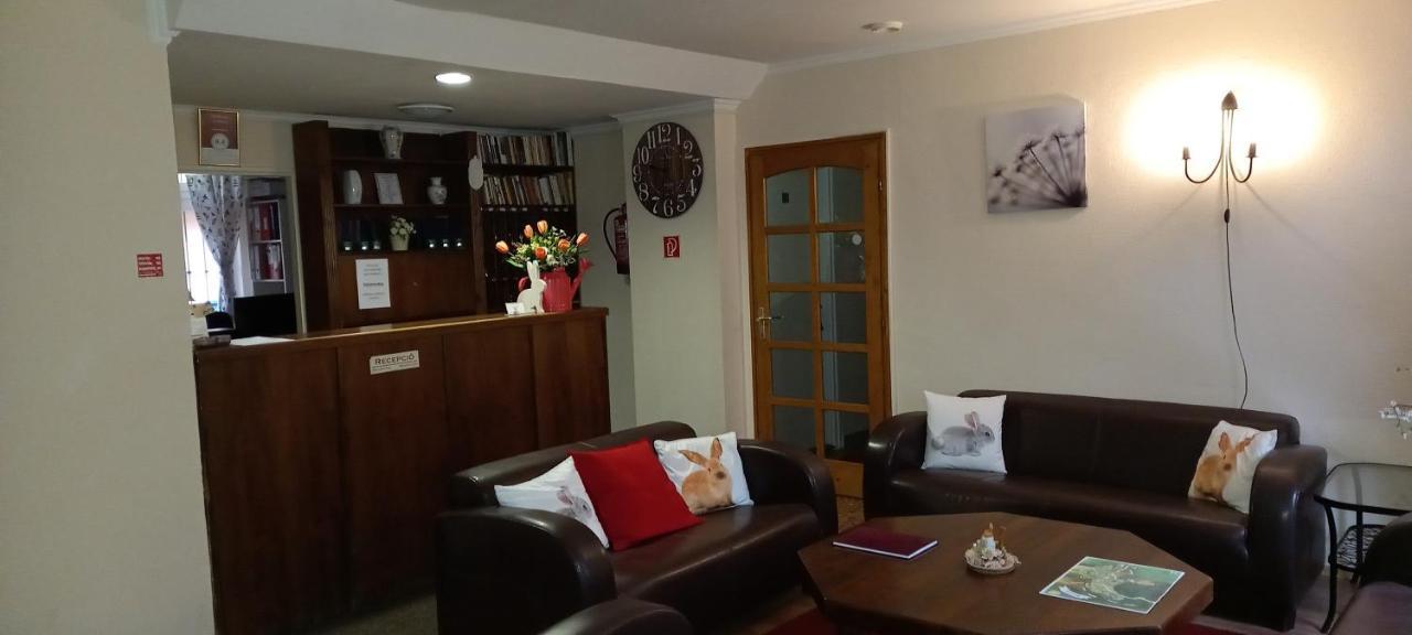 Hotel Sikfokut ノスヴァイ エクステリア 写真